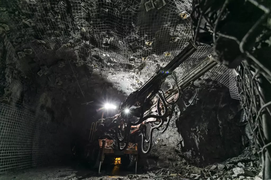 Excavation tool inside tunnel in underground mining